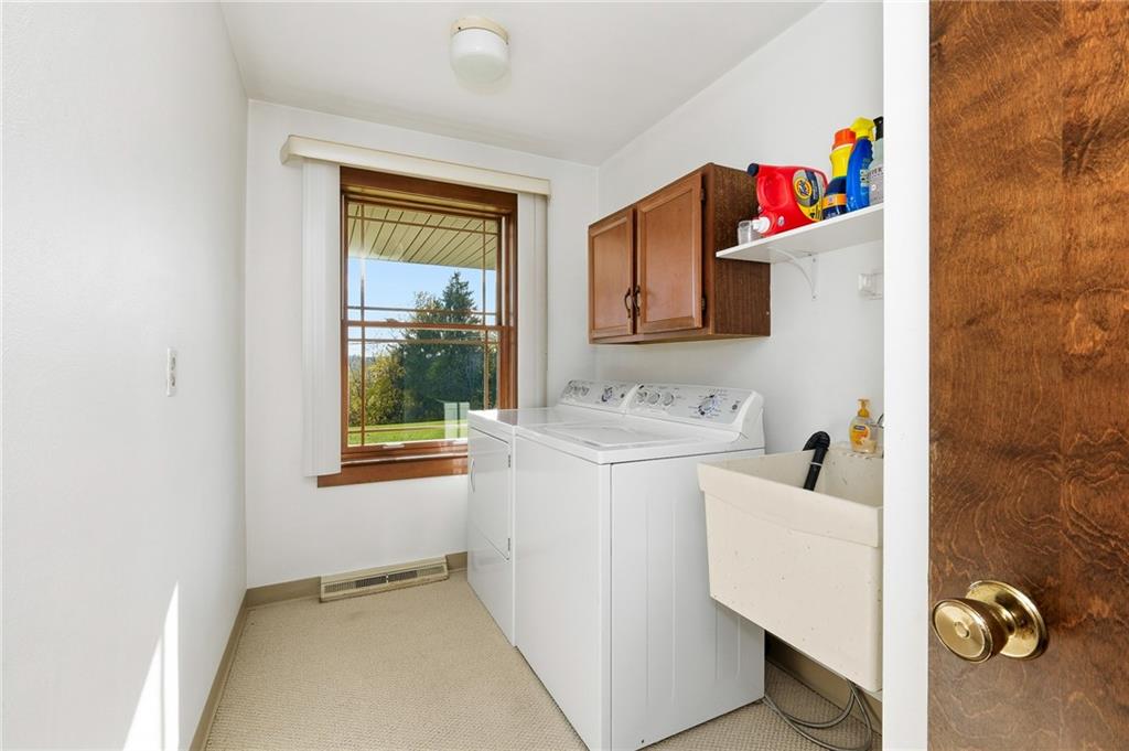 127 East Buffalo Church Road Washington, PA 15301 - Photo 14 of 33 a utility room with dryer and washer