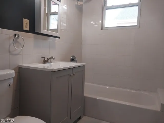 $1,950 | 59-65 Grand Avenue, Unit 2L, Newark, NJ 07106