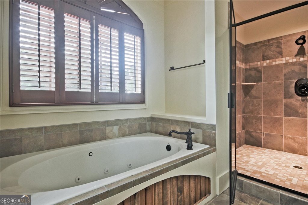 194 Edgewater Trail South Toccoa, GA 30577 - Photo 27 of 70 a bathroom with a bathtub and a shower
