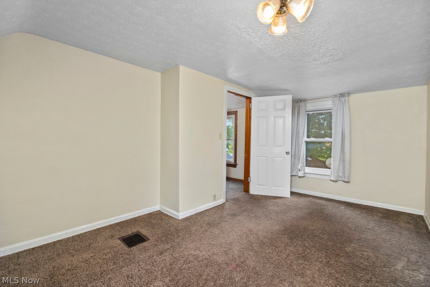 5459 Ridgewood Street Lorain, OH 44055 - Photo 23 of 38