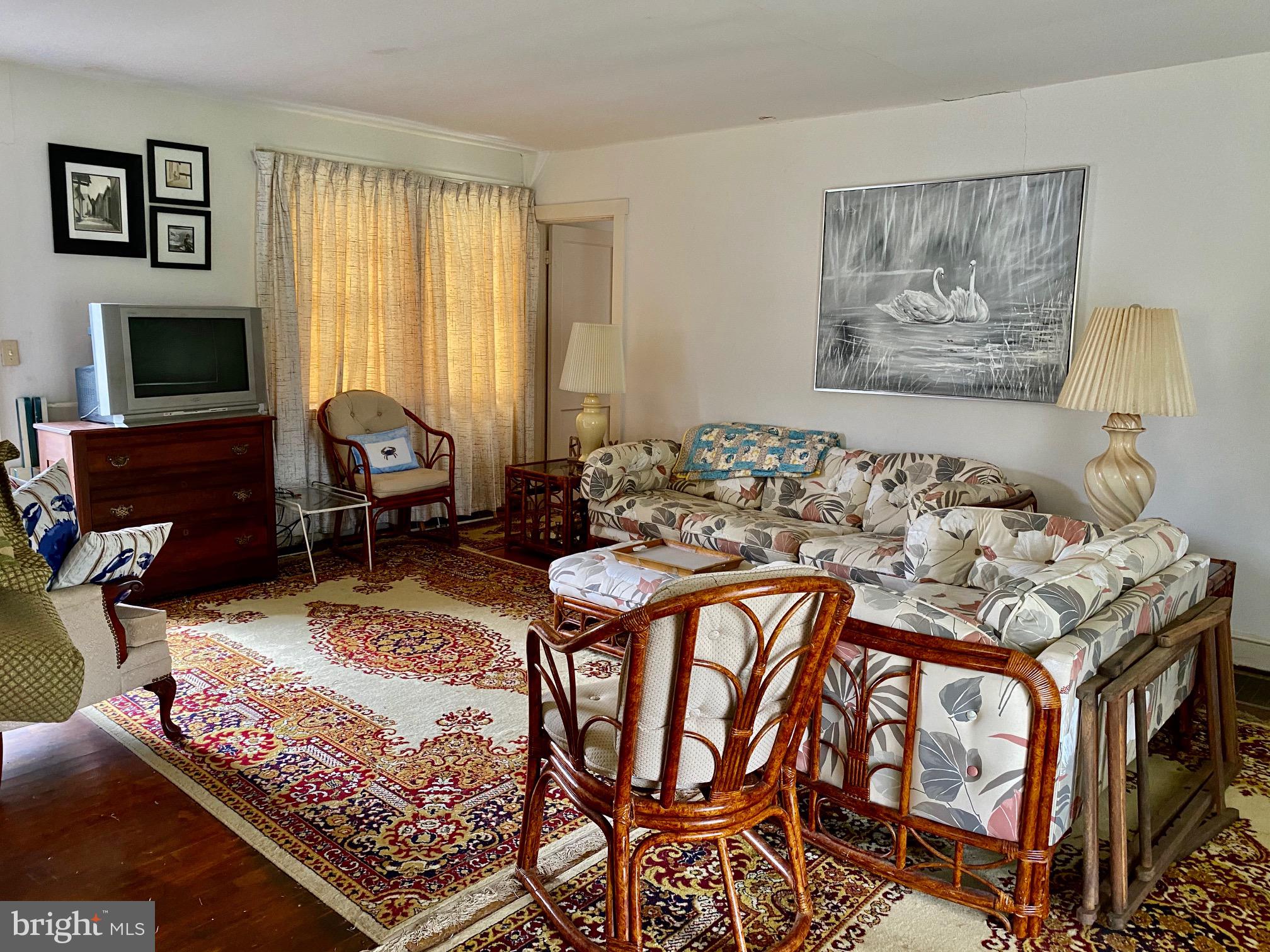 1280 Skipjack Road Kinsale, VA 22488 - Photo 17 of 22 Living Room in 1282 Skipjack Cottage.