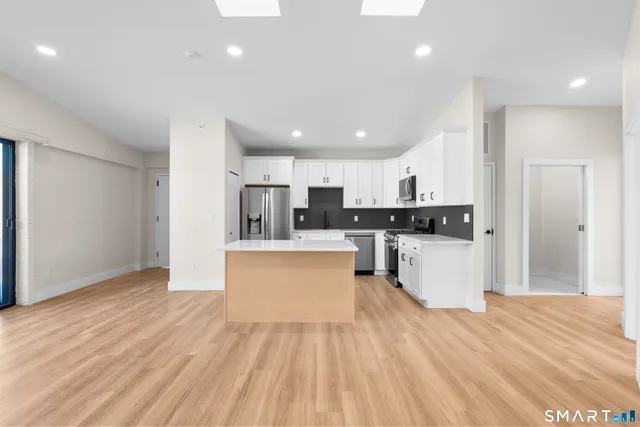 $2,900 | 937 Post Road, Unit 3A, Fairfield, CT 06824