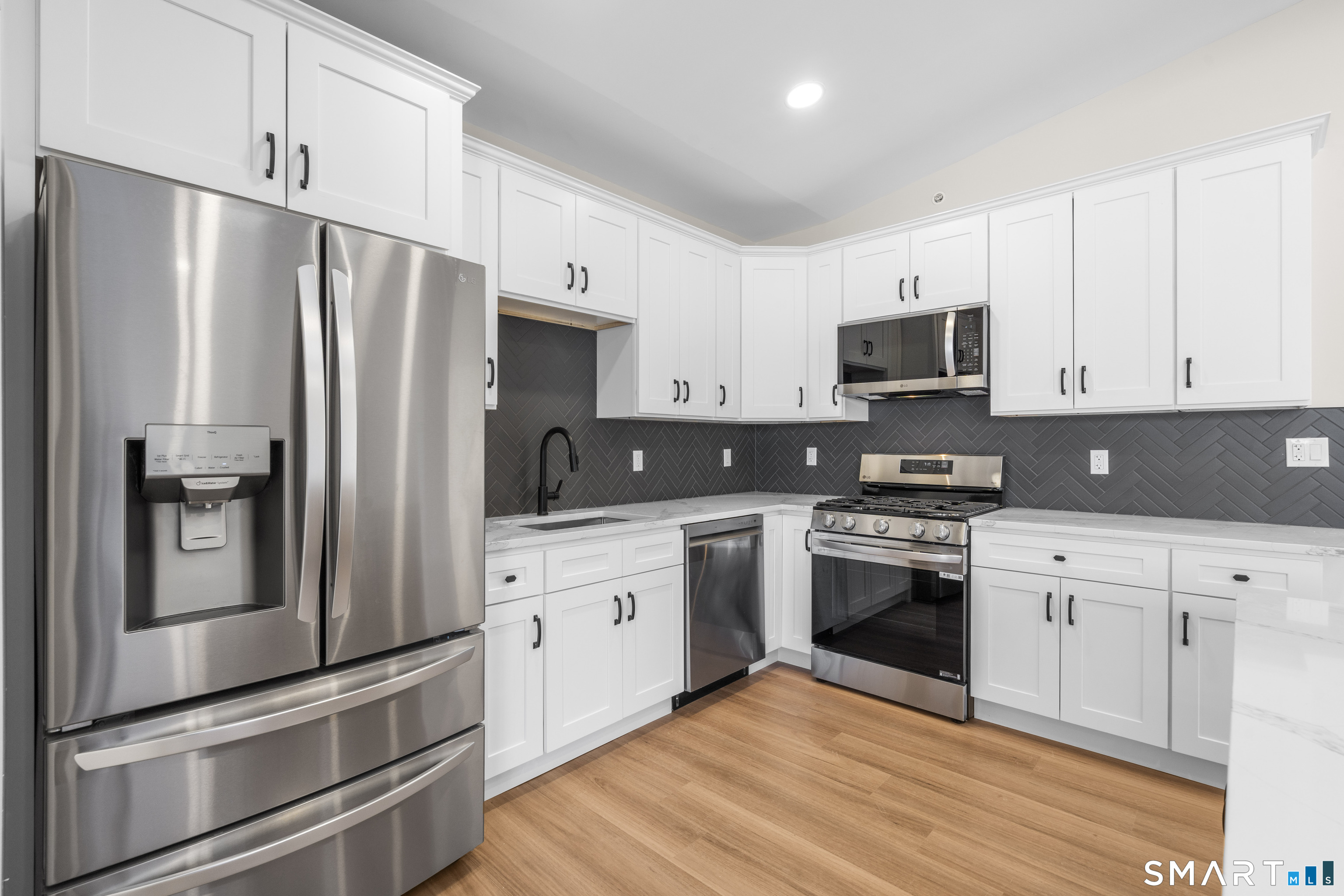 937 Post Road, Unit 3A Fairfield, CT 06824 - Photo 13 of 39