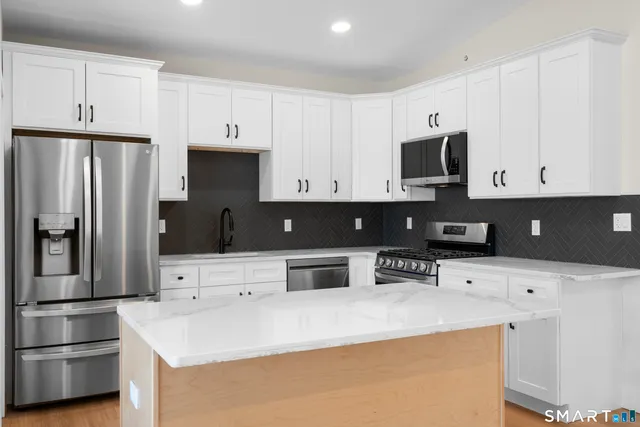 $2,900 | 937 Post Road, Unit 3A, Fairfield, CT 06824