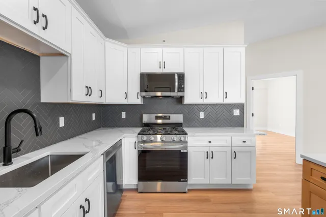 $2,900 | 937 Post Road, Unit 3A, Fairfield, CT 06824