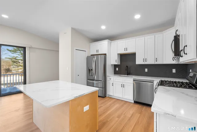 $2,900 | 937 Post Road, Unit 3A, Fairfield, CT 06824