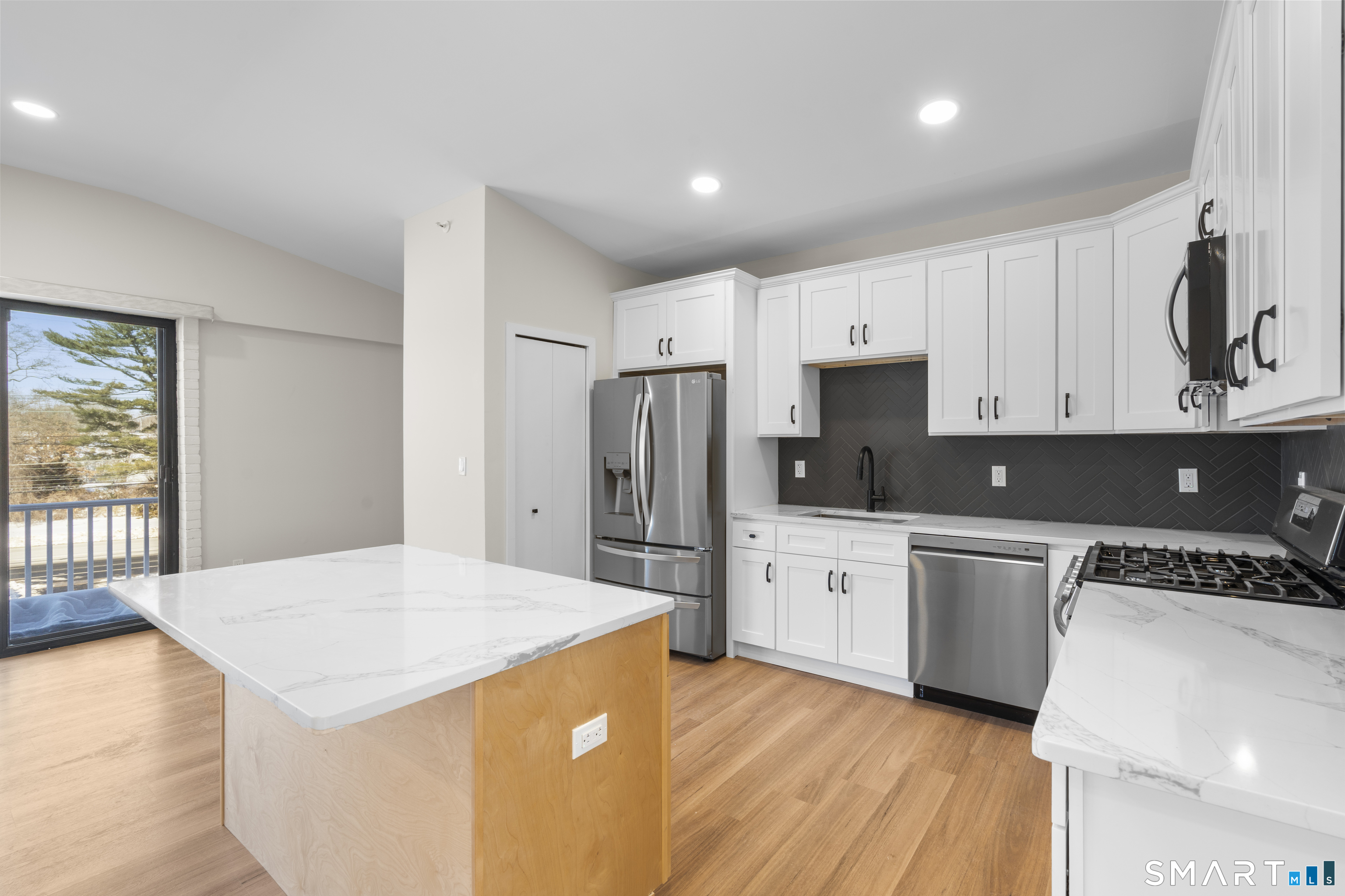 937 Post Road, Unit 3A Fairfield, CT 06824 - Photo 18 of 39