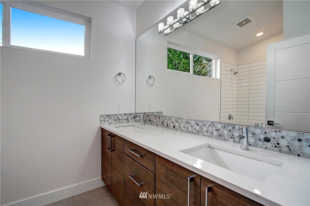 604 Hubbard Road Lynnwood, WA 98036 - Photo 8 of 10