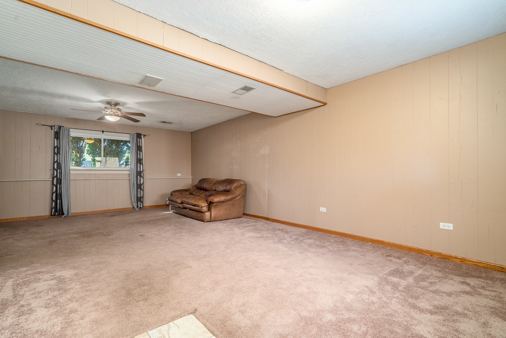 1425 Douglas Lane Crete, IL 60417 - Photo 12 of 19 a view of an empty room