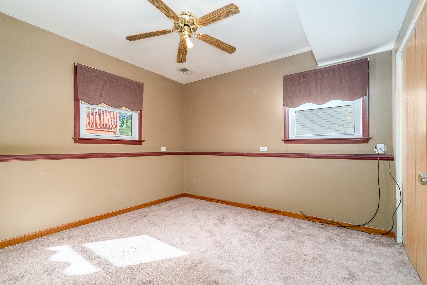 1425 Douglas Lane Crete, IL 60417 - Photo 14 of 19 an empty room with a window and a ceiling fan