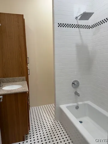 $1,400 | 141 South Peterboro Street, Lenox, NY 13032