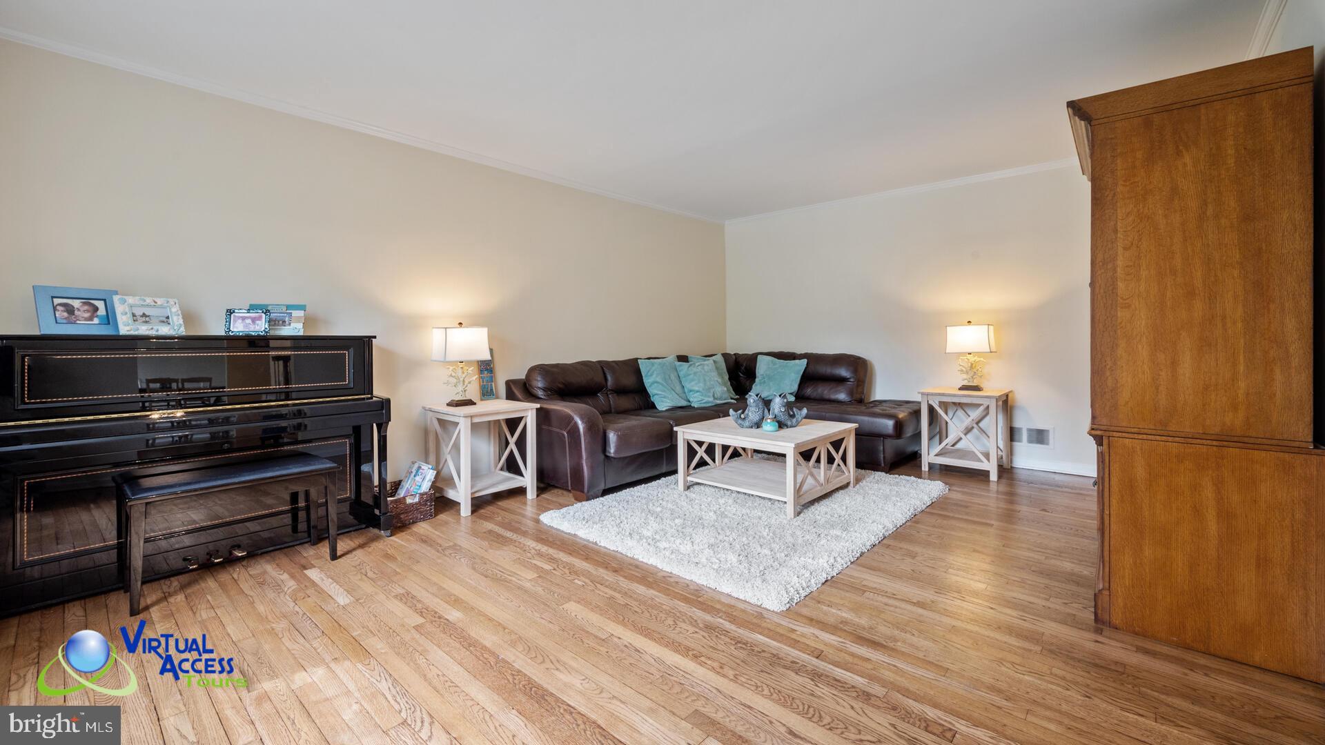 17 Melville Road Princeton Junction, NJ 08550 - Photo 14 of 40 Living Room