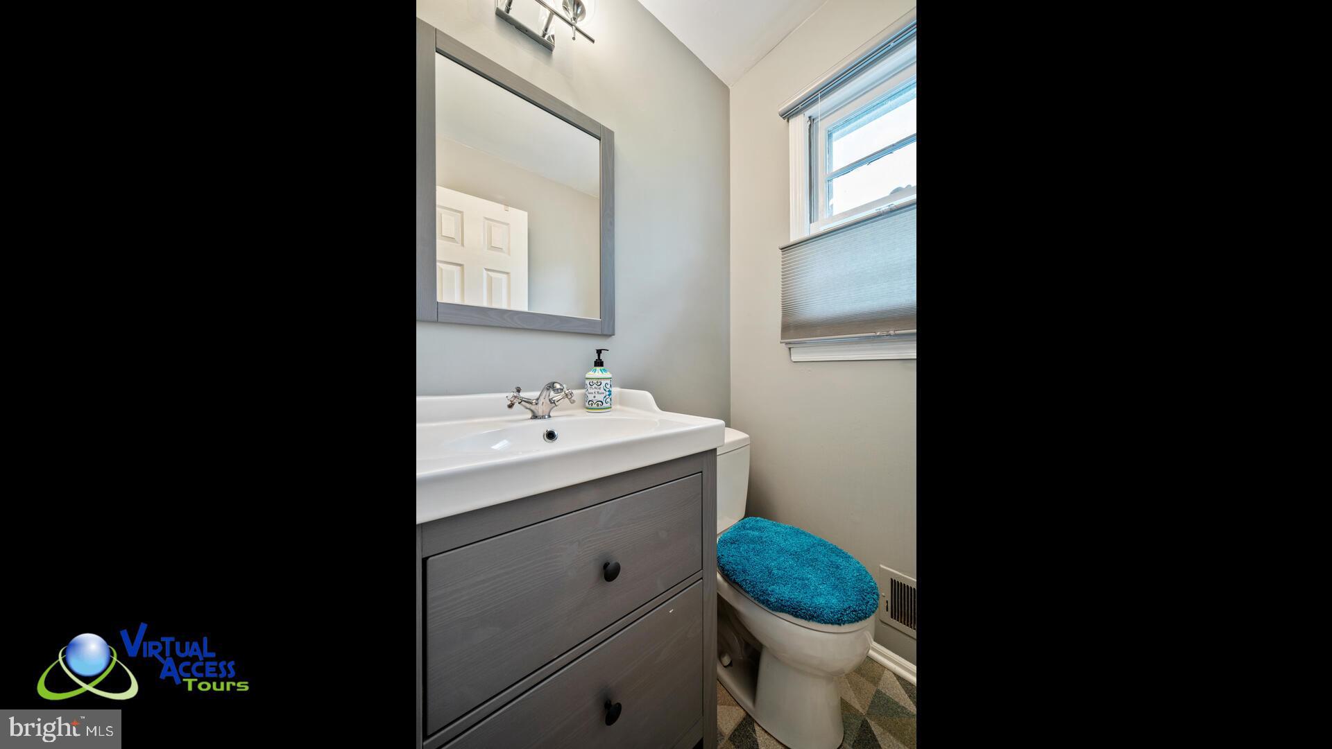 17 Melville Road Princeton Junction, NJ 08550 - Photo 19 of 40 1st Floor Powder Room