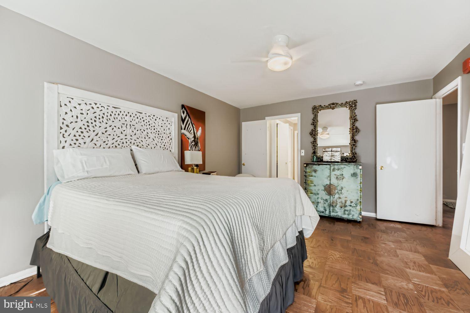 3601 Clarks Lane, Unit 508 Baltimore, MD 21215 - Photo 20 of 24 a bedroom with a large bed and a potted plant