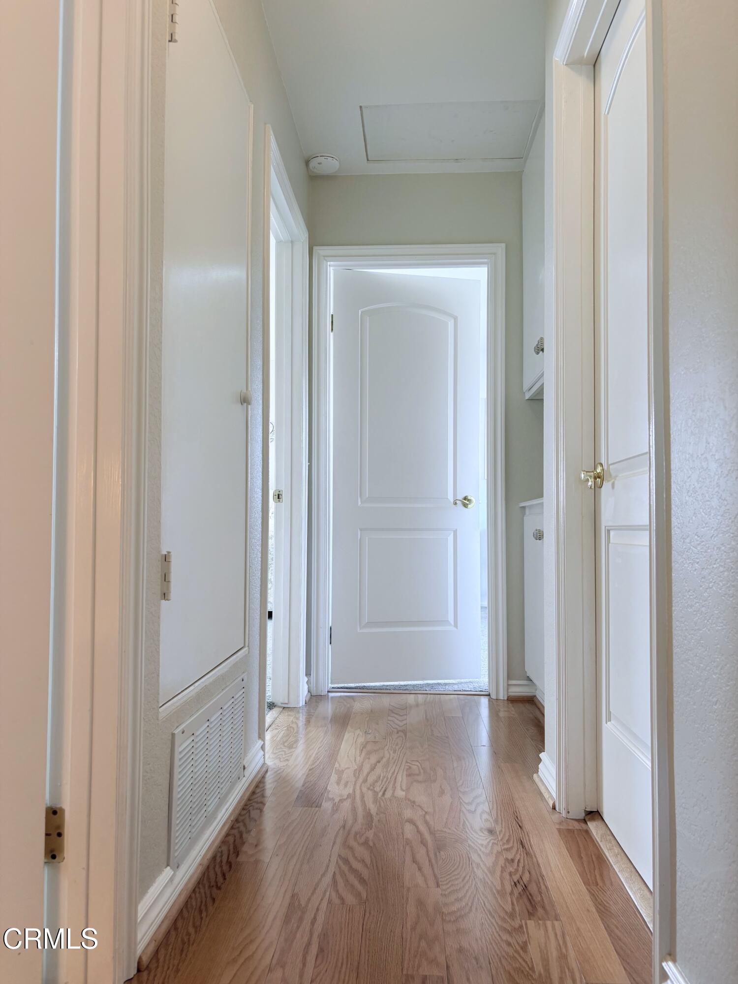 1590 Frazier Street Camarillo, CA 93012 - Photo 21 of 38 Upstairs hallway