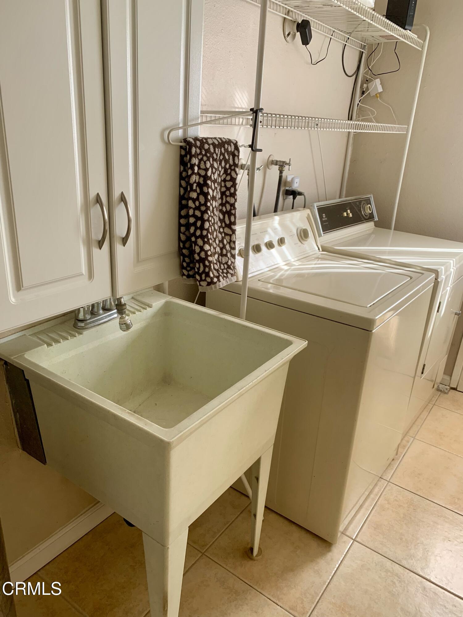 1590 Frazier Street Camarillo, CA 93012 - Photo 37 of 38 Indoor Laundry