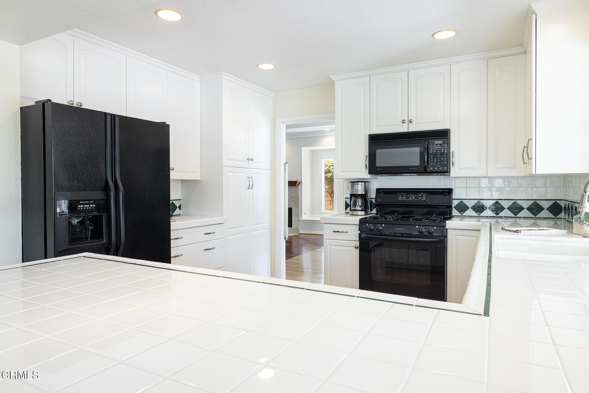 1590 Frazier Street Camarillo, CA 93012 - Photo 10 of 38 Kitchen