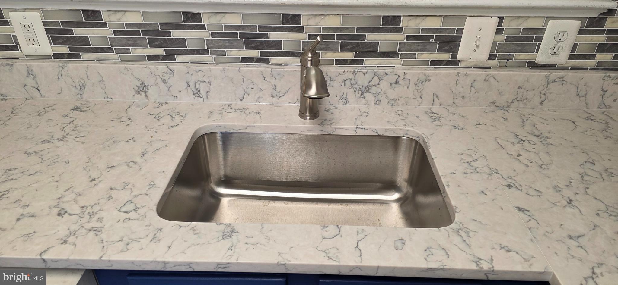 9381 Scarlet Oak Drive Manassas, VA 20110 - Photo 4 of 17 Brand new Granite counter tops