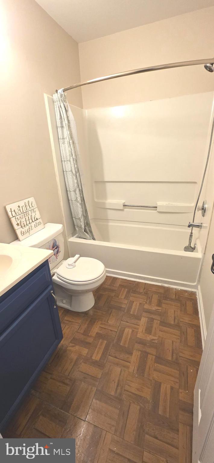 9381 Scarlet Oak Drive Manassas, VA 20110 - Photo 8 of 17 Hallway Bathroom