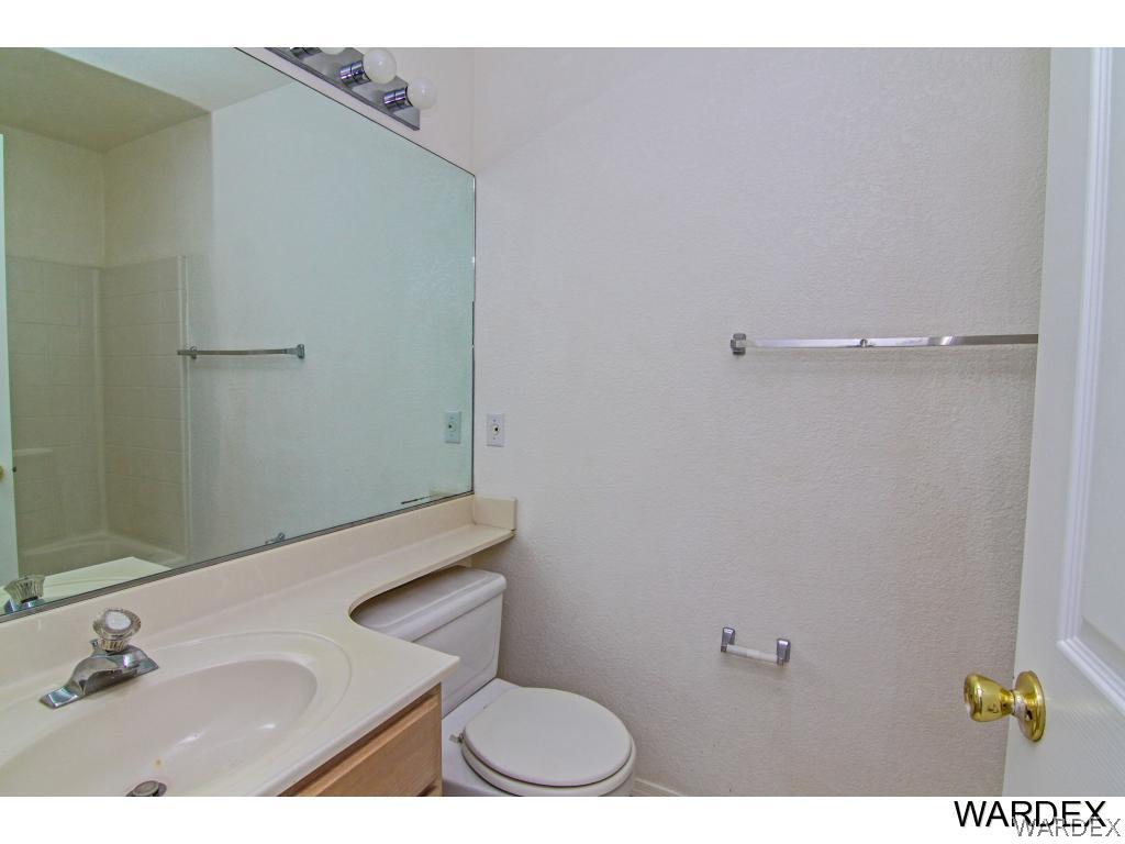 3655 San Pedro Road Golden Valley, AZ 86413 - Photo 12 of 21 Guest Bathroom