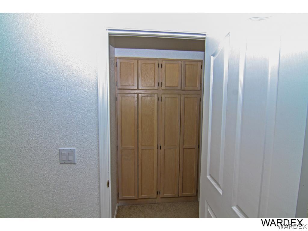 3655 San Pedro Road Golden Valley, AZ 86413 - Photo 13 of 21 Linen closet