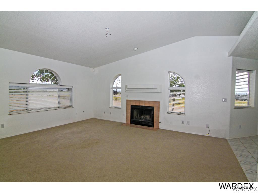3655 San Pedro Road Golden Valley, AZ 86413 - Photo 3 of 21 Living Room
