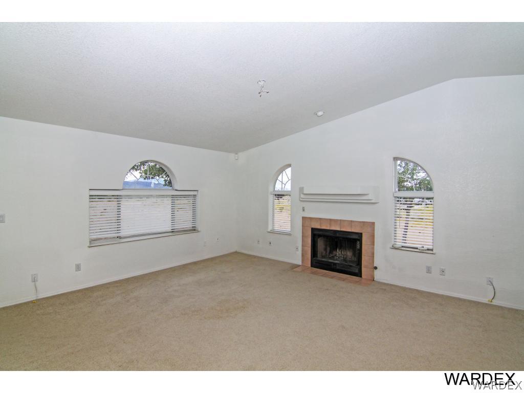 3655 San Pedro Road Golden Valley, AZ 86413 - Photo 5 of 21 Living Room