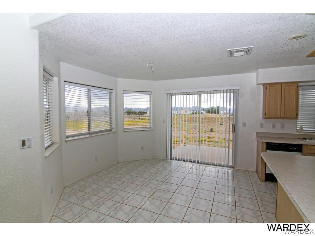 3655 San Pedro Road Golden Valley, AZ 86413 - Photo 6 of 21 Casual Dining
