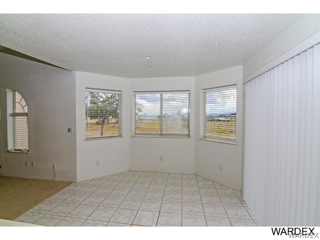 3655 San Pedro Road Golden Valley, AZ 86413 - Photo 7 of 21 Casual Dining