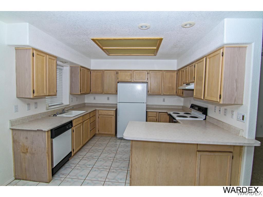 3655 San Pedro Road Golden Valley, AZ 86413 - Photo 8 of 21 Kitchen