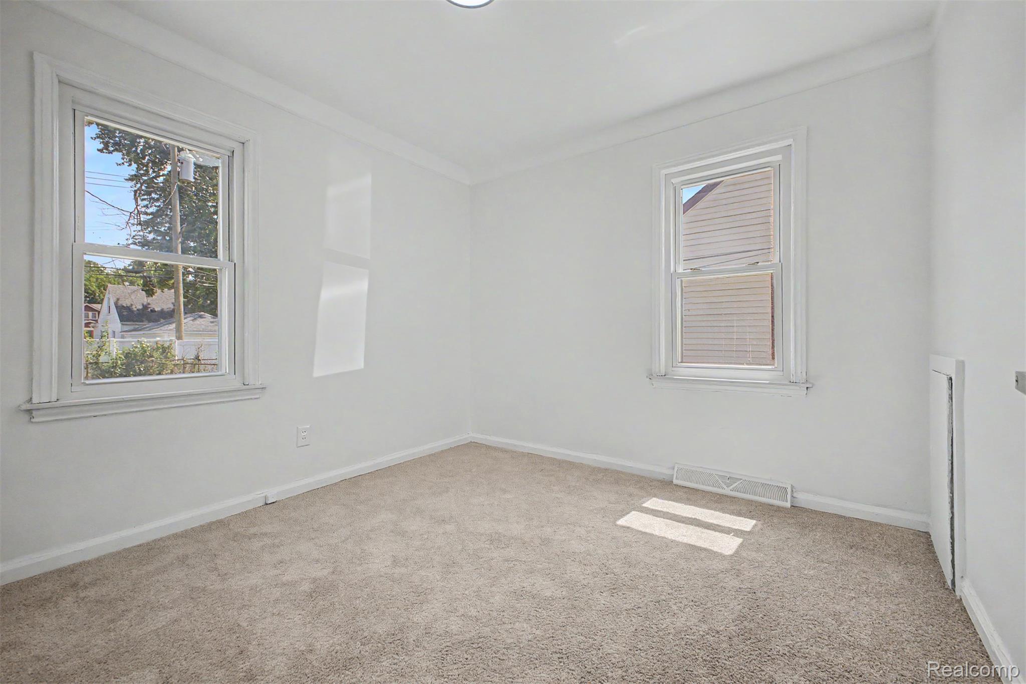 6785 Pelham Road Allen Park, MI 48101 - Photo 20 of 35 19.jpg