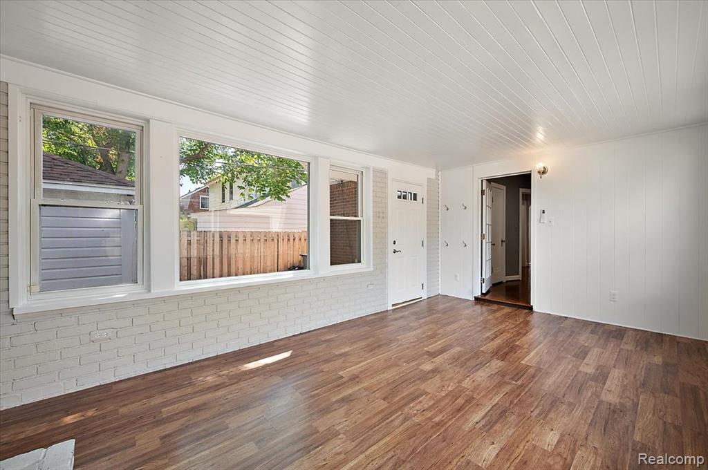 1450 Hampton Road Grosse Pointe Woods, MI 48236 - Photo 32 of 53