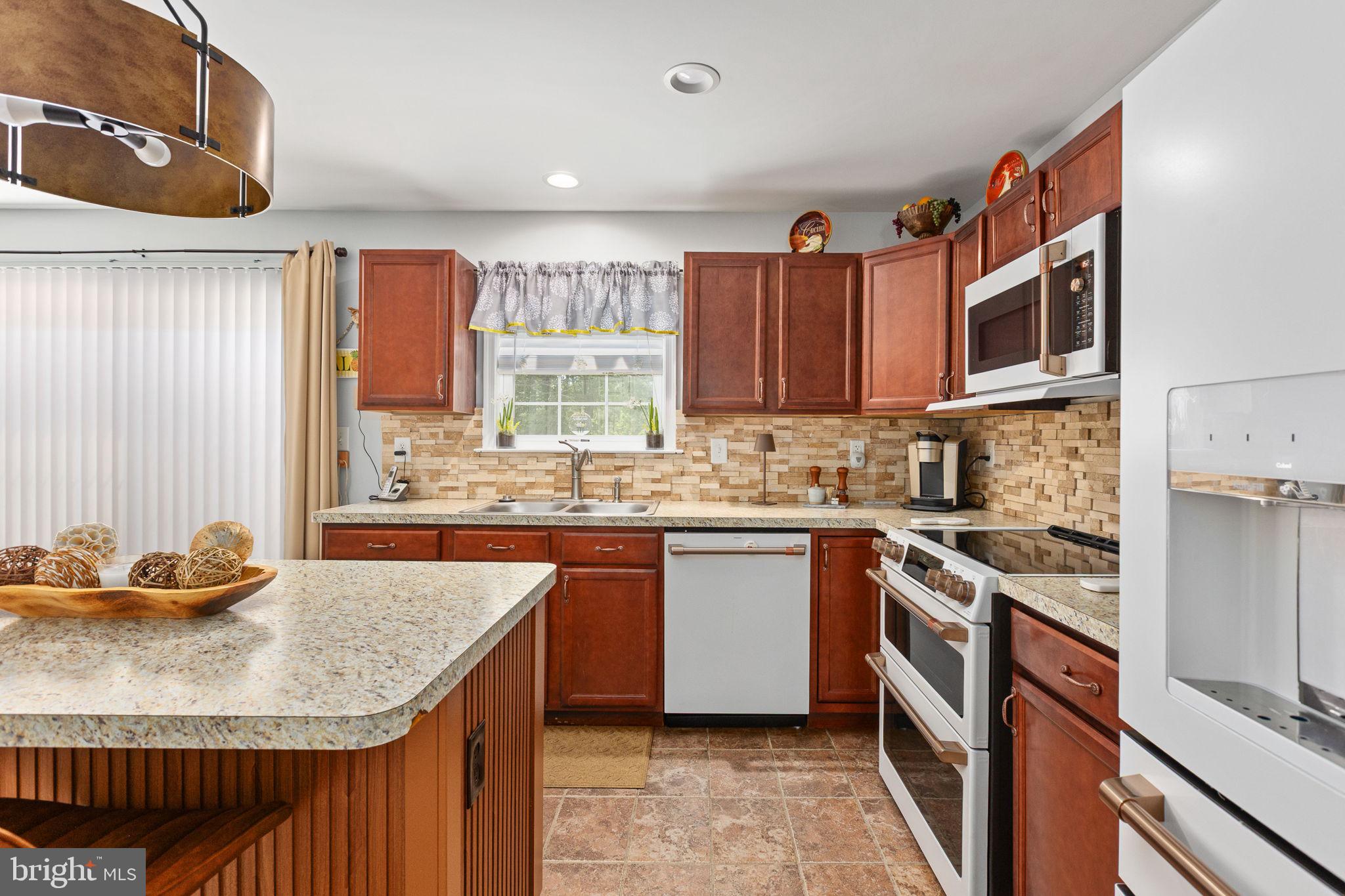22088 Landora Bridge Road Ruther Glen, VA 22546 - Photo 40 of 122 Warm and inviting kitchen space.