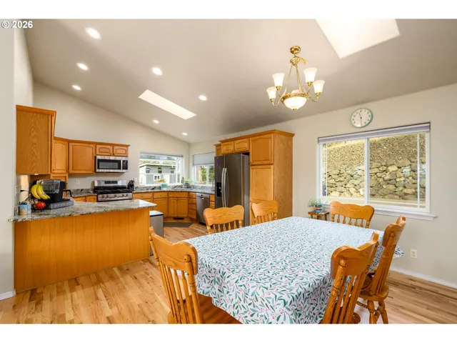 $689,950 | 658 Ryan Heights Lane, Roseburg, OR 97470