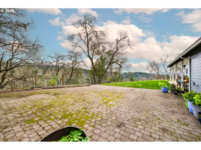 $689,950 | 658 Ryan Heights Lane, Roseburg, OR 97470