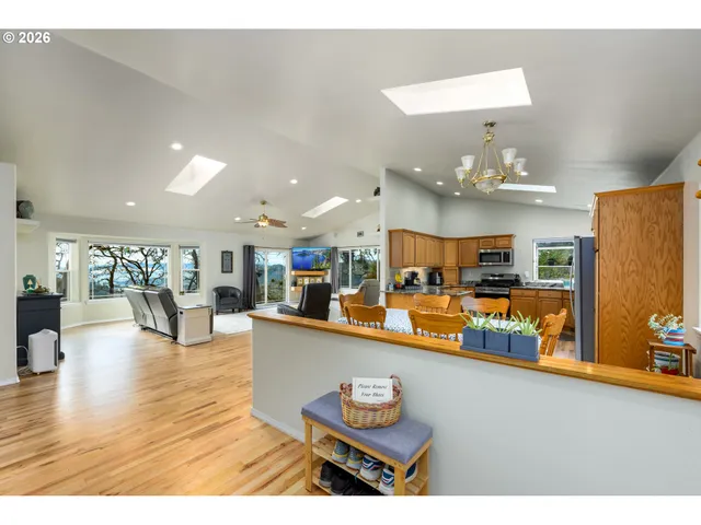 $689,950 | 658 Ryan Heights Lane, Roseburg, OR 97470