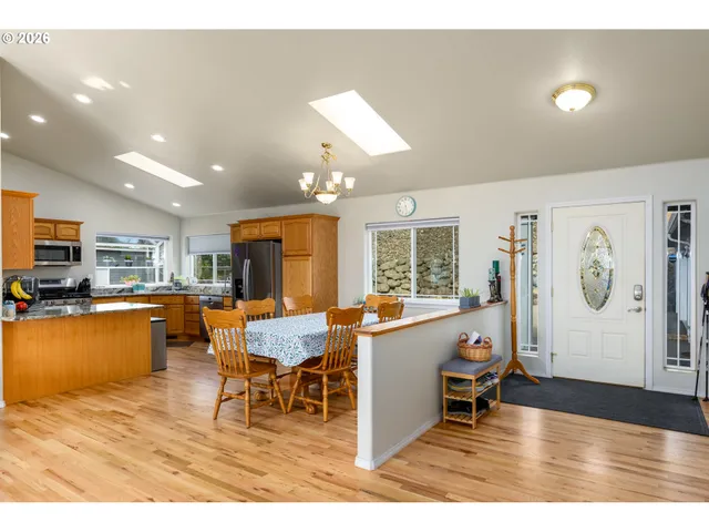 $689,950 | 658 Ryan Heights Lane, Roseburg, OR 97470