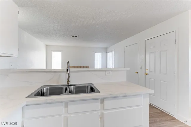 $975 | 4221 Terrestrial Drive, Unit 226, Las Vegas, NV 89115