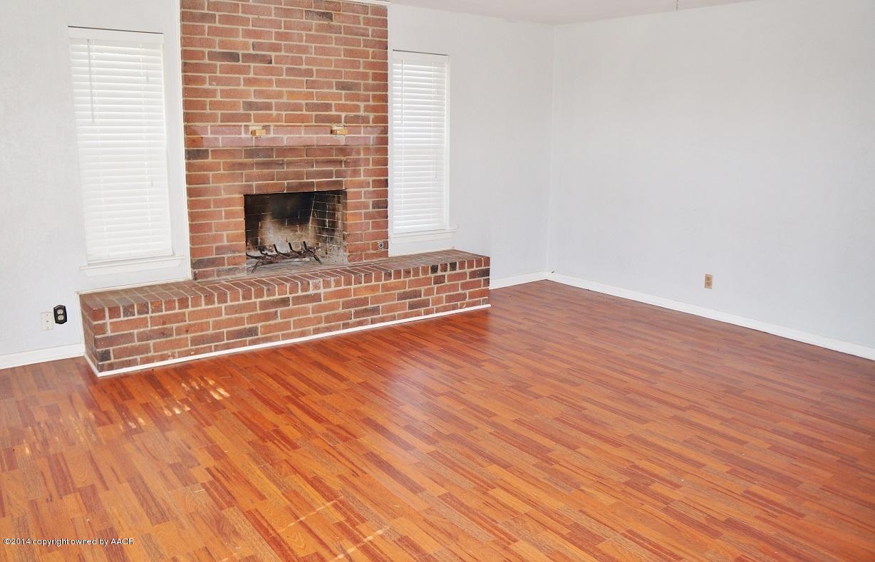 4200 Arden Road Amarillo, TX 79110 - Photo 3 of 15 Living Room