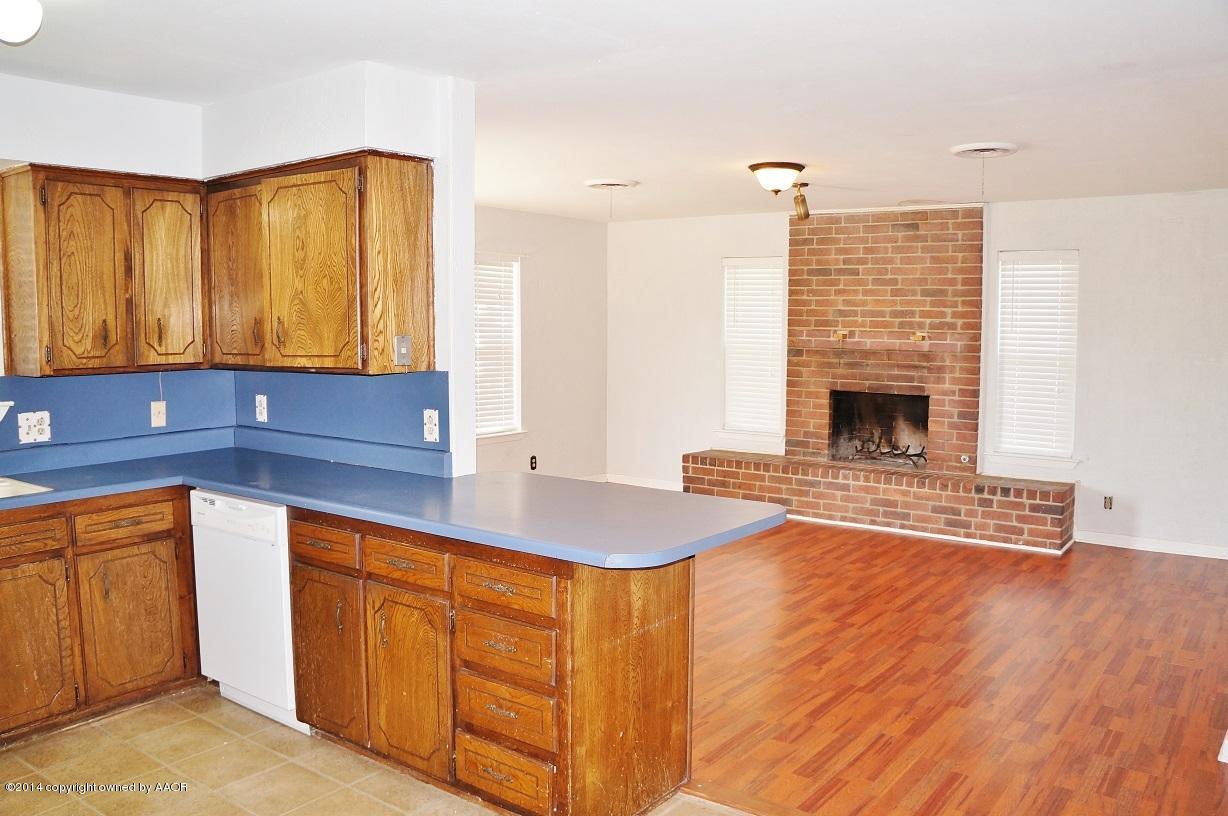 4200 Arden Road Amarillo, TX 79110 - Photo 5 of 15 Kitchen and Living