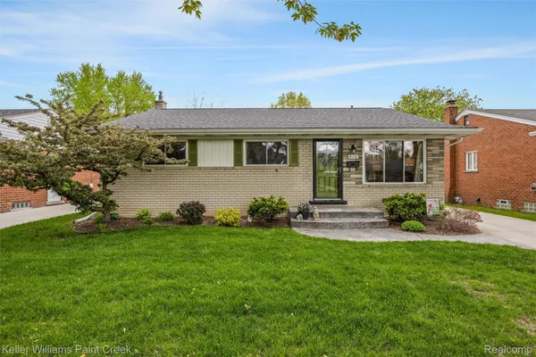 $380,000 | 410 North Batchewana Avenue, Clawson, MI 48017