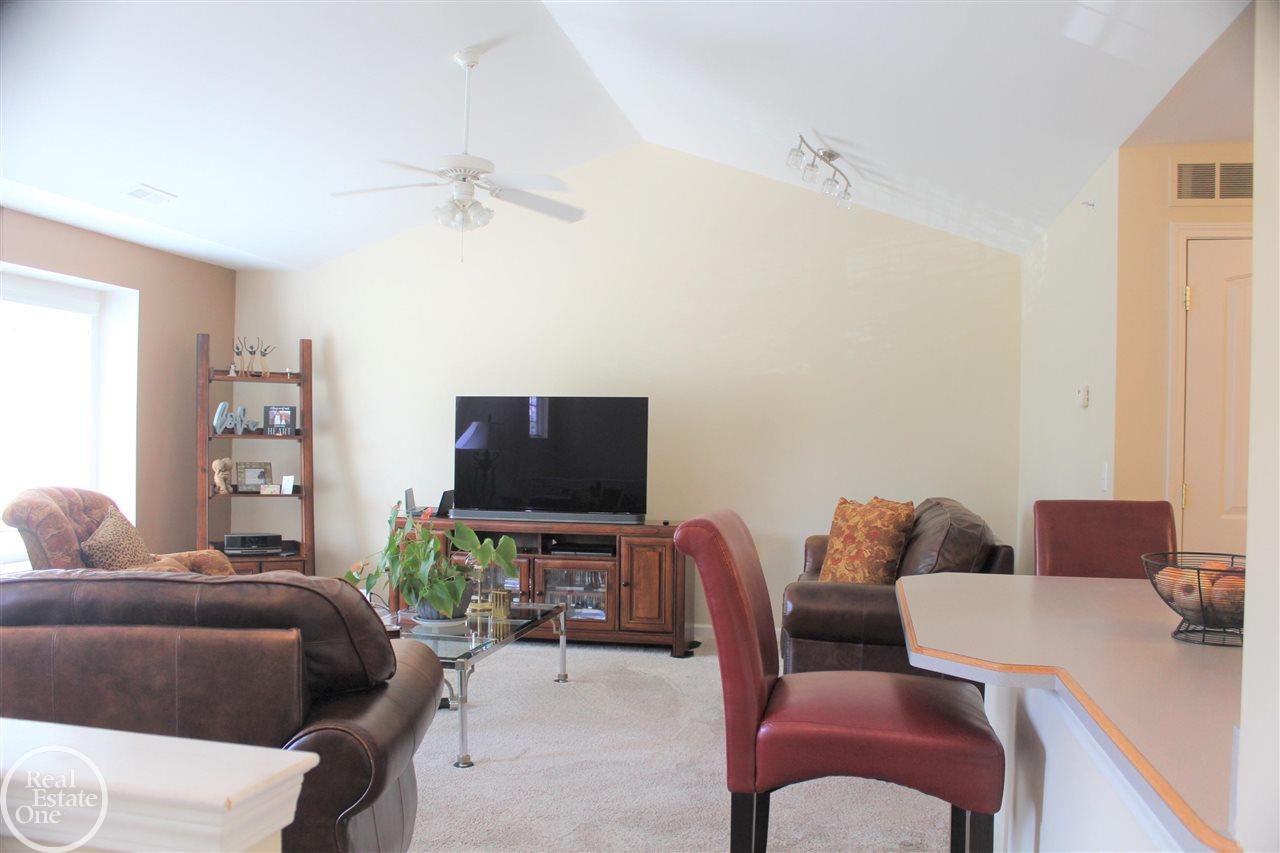34106 Utica Road Fraser, MI 48026 - Photo 5 of 20 50055358-4.JPG
