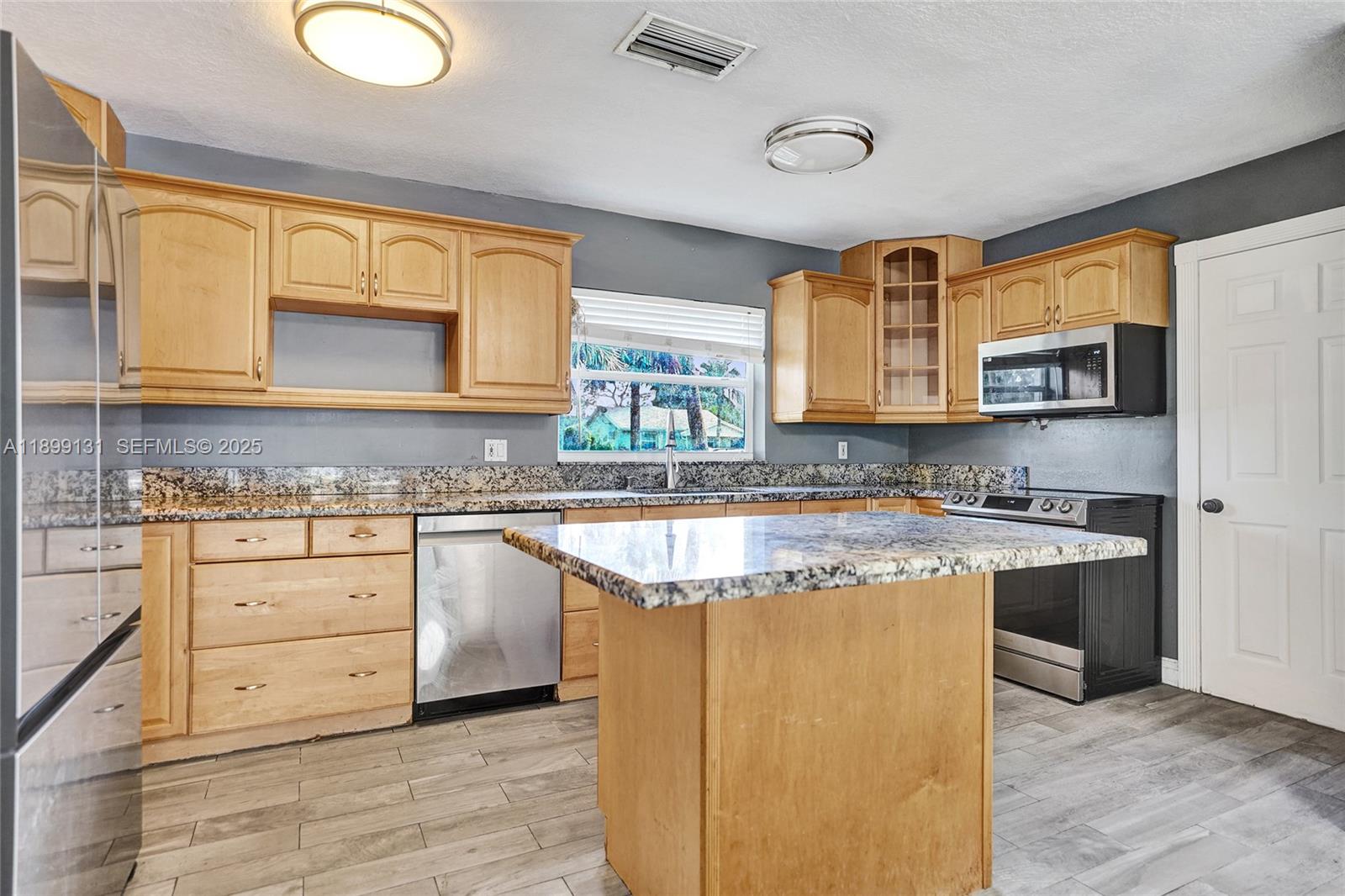 5275 Cleveland Road Delray Beach, FL 33484 - Photo 16 of 58 Gallery Image 16