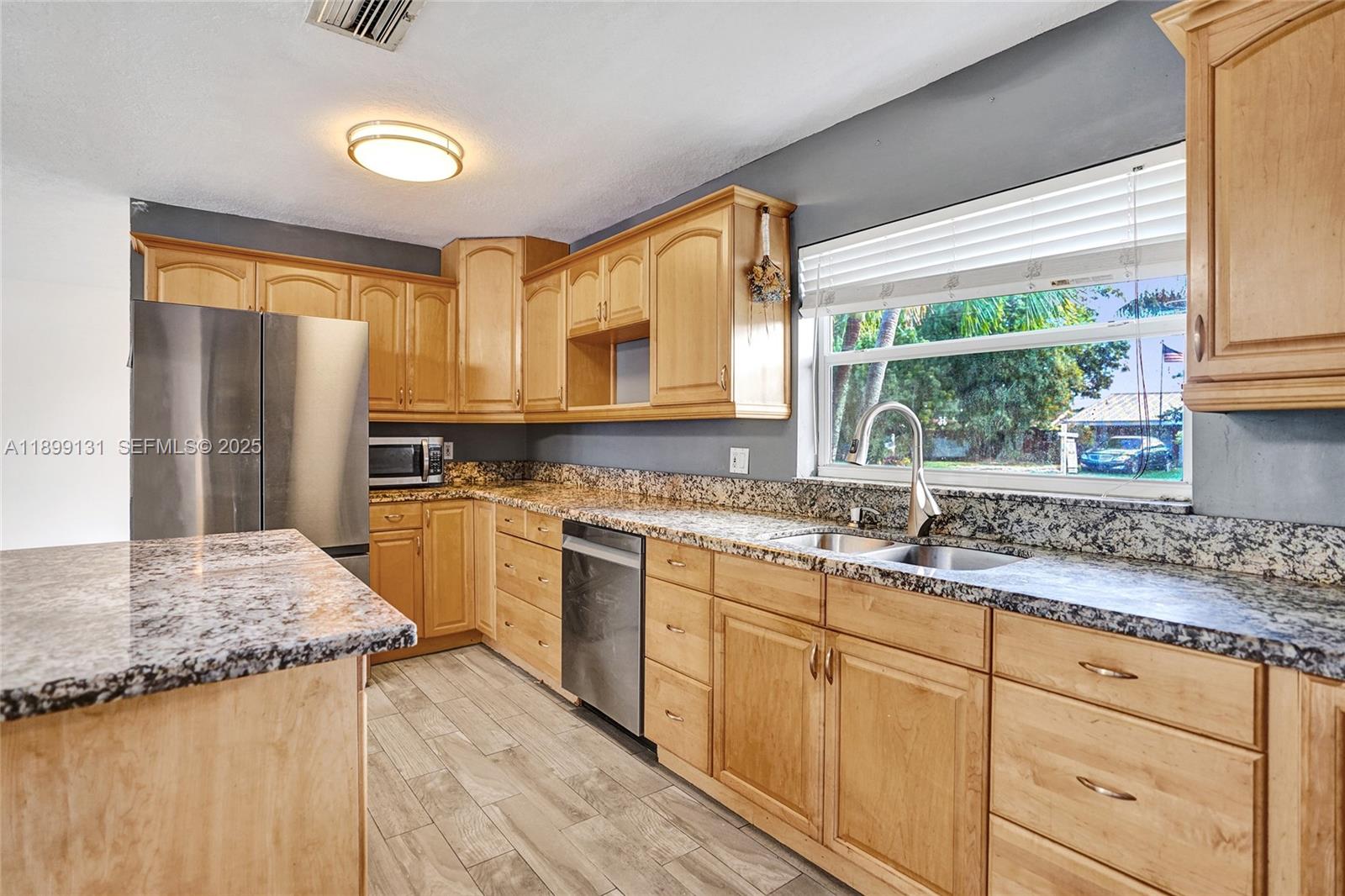 5275 Cleveland Road Delray Beach, FL 33484 - Photo 17 of 58 Gallery Image 17