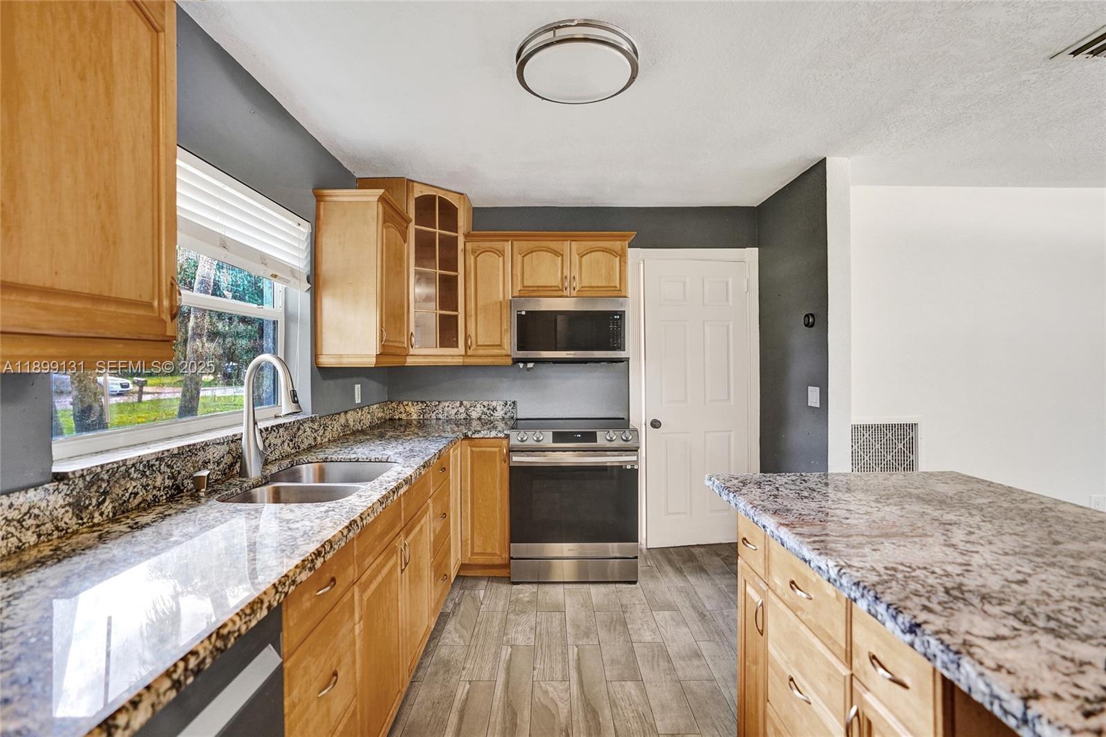 5275 Cleveland Road Delray Beach, FL 33484 - Photo 19 of 58 Gallery Image 19