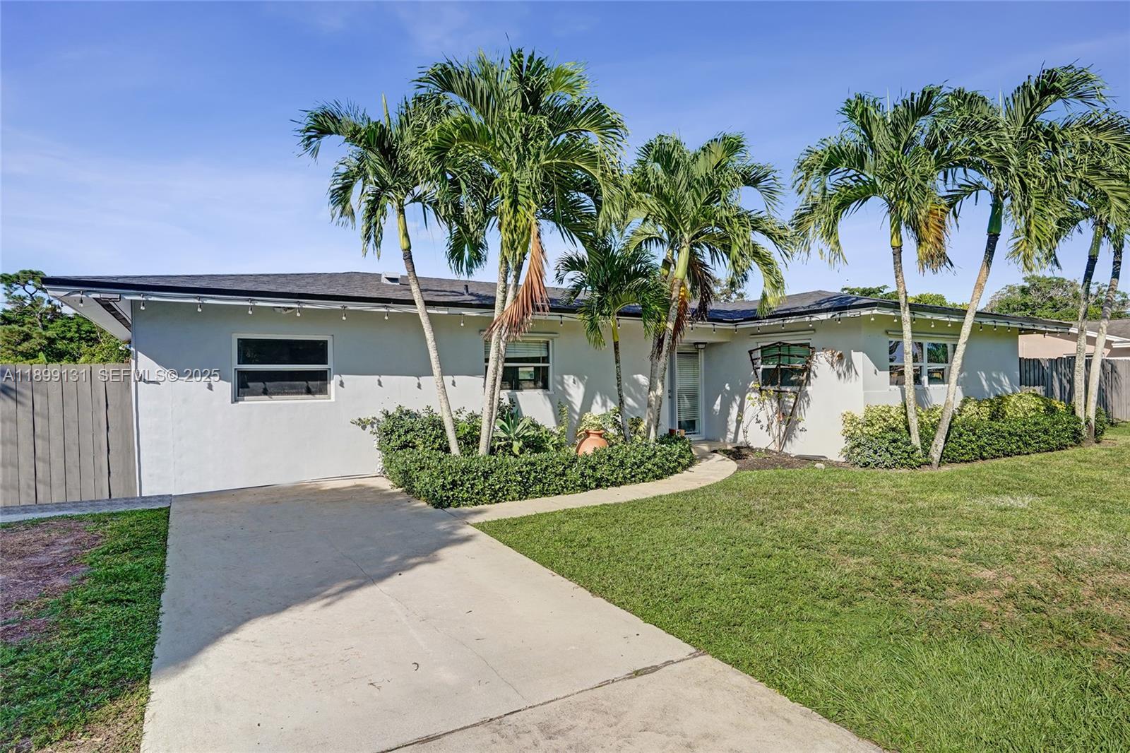 5275 Cleveland Road Delray Beach, FL 33484 - Photo 4 of 58 Gallery Image 4