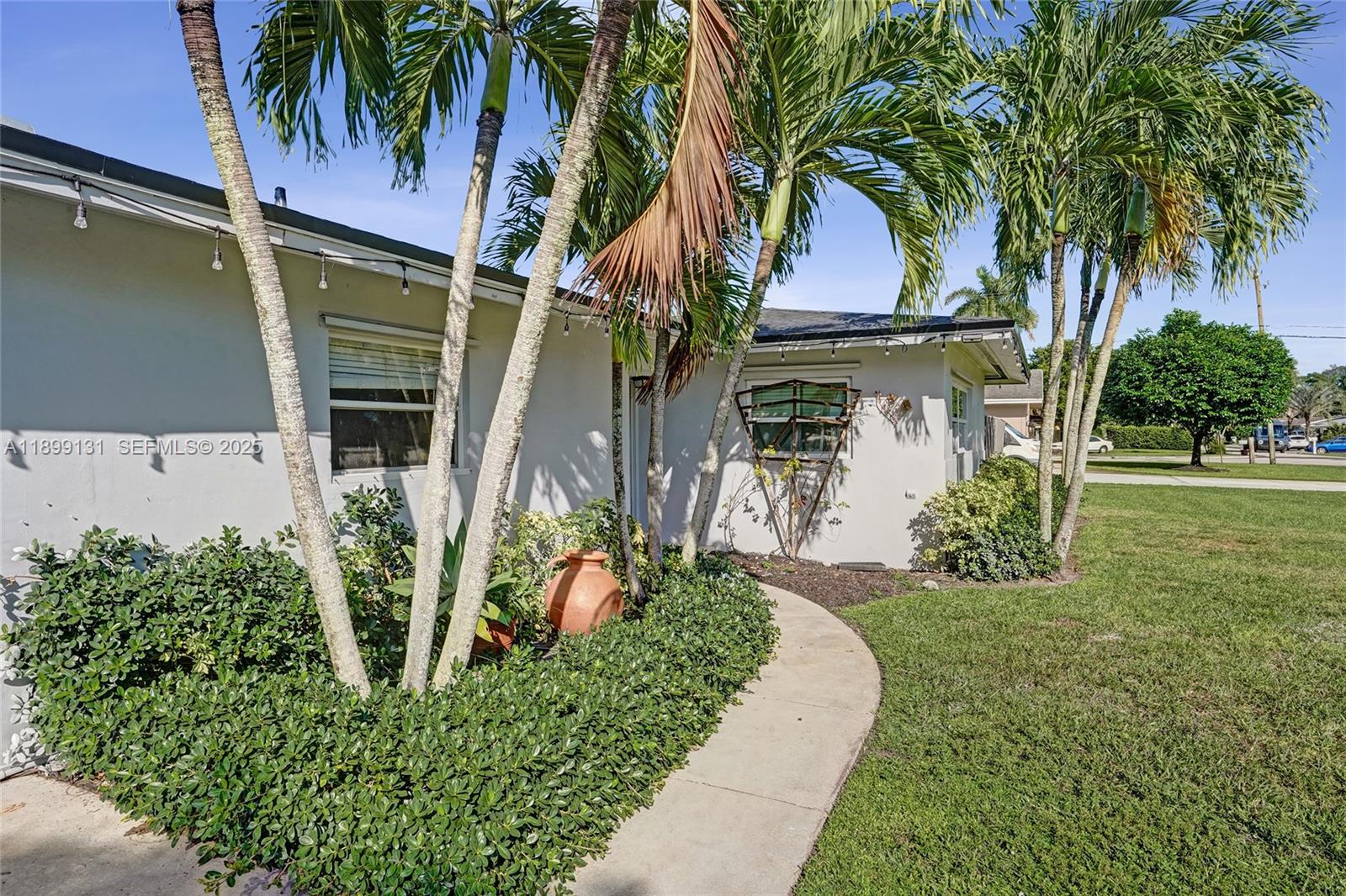 5275 Cleveland Road Delray Beach, FL 33484 - Photo 5 of 58 Gallery Image 5