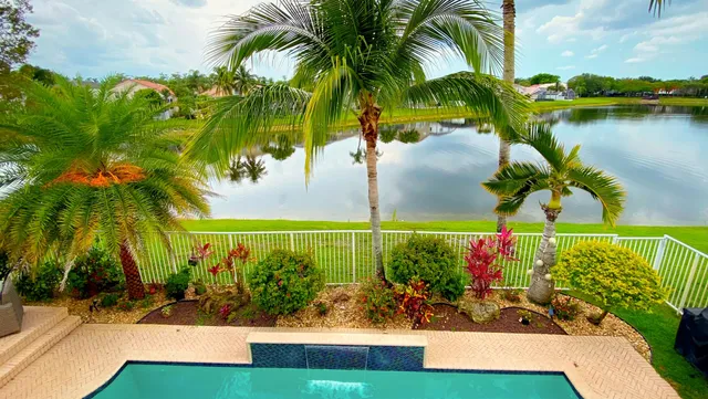 a view of entryway with a front door