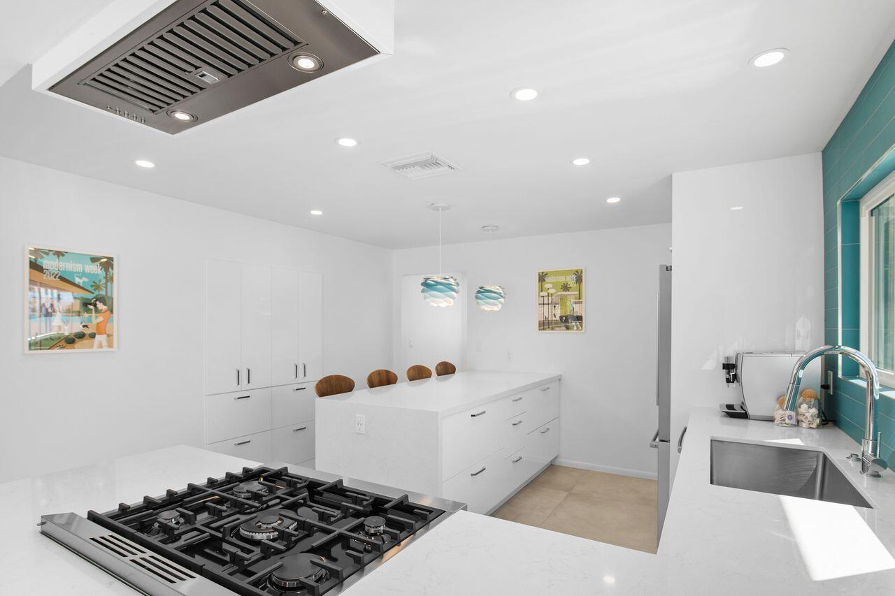 411 East Racquet Club Road Palm Springs, CA 92262 - Photo 14 of 35 Kitchen