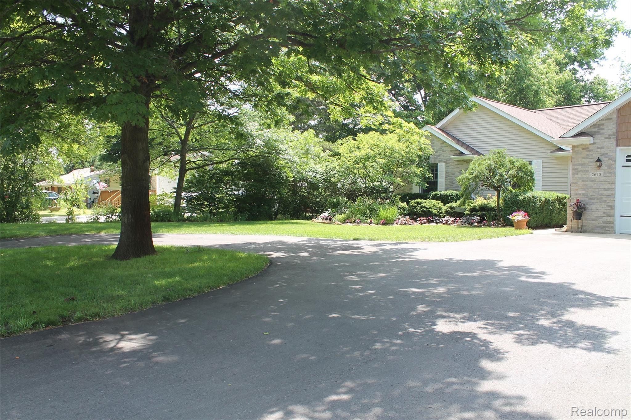 2670 East Wardlow Road Highland, MI 48356 - Photo 10 of 99 Circle drive